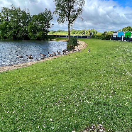 Waters Edge, Hoburne Cotswolds Villa South Cerney Luaran gambar