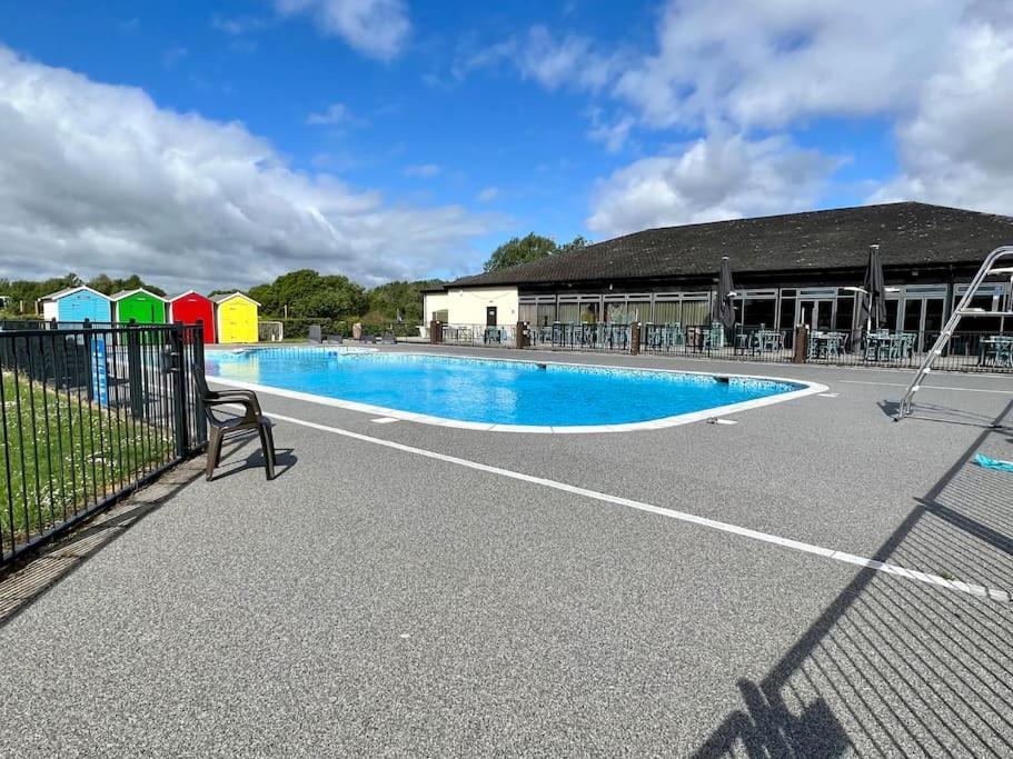 Waters Edge, Hoburne Cotswolds Villa South Cerney Luaran gambar