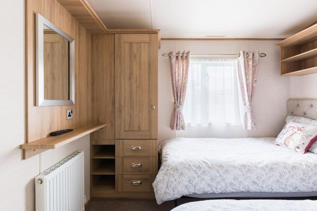 Waters Edge, Hoburne Cotswolds Villa South Cerney Luaran gambar