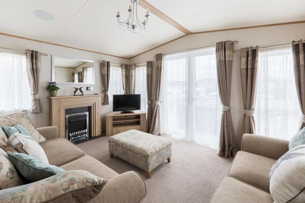 Waters Edge, Hoburne Cotswolds Villa South Cerney Luaran gambar