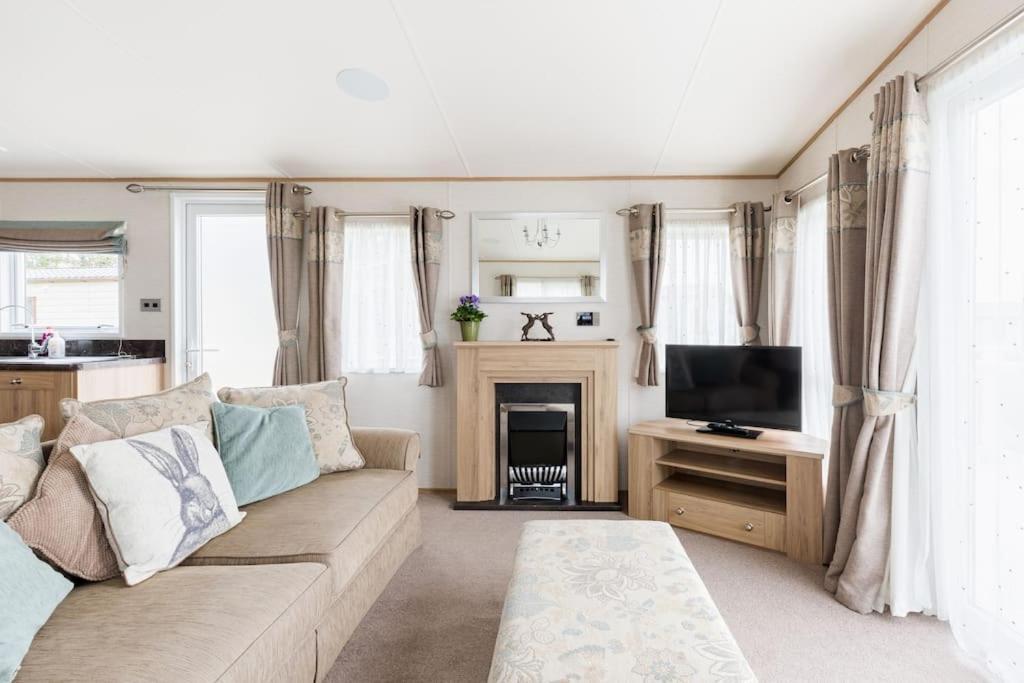 Waters Edge, Hoburne Cotswolds Villa South Cerney Luaran gambar