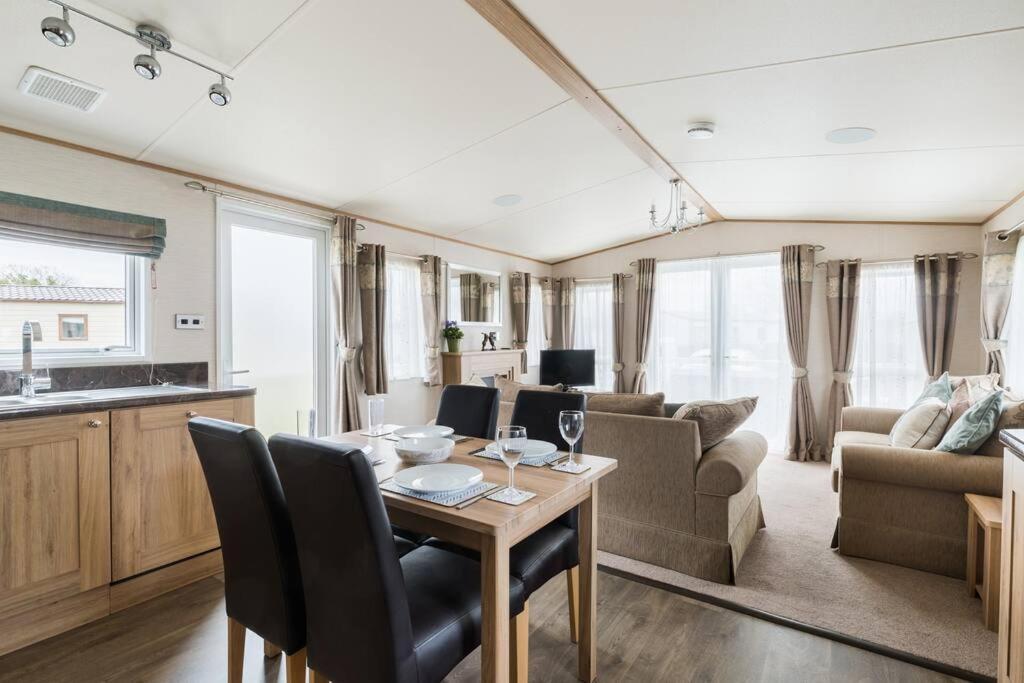 Waters Edge, Hoburne Cotswolds Villa South Cerney Luaran gambar