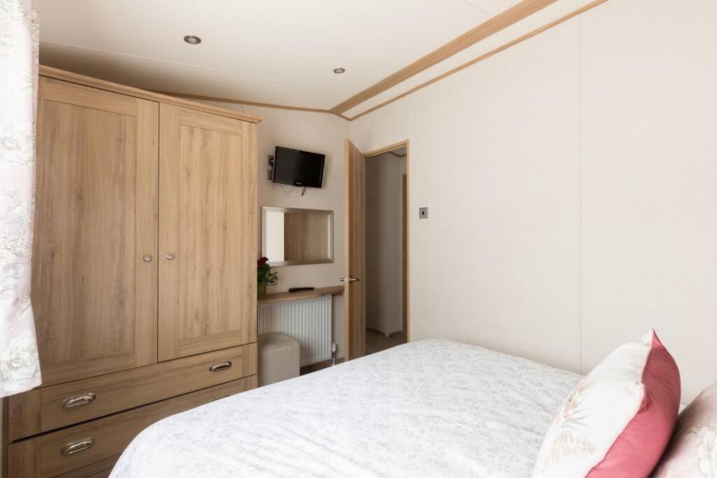 Waters Edge, Hoburne Cotswolds Villa South Cerney Luaran gambar