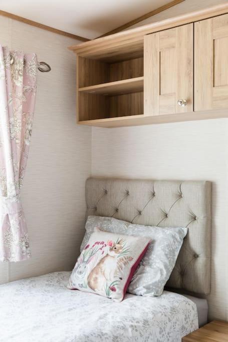 Waters Edge, Hoburne Cotswolds Villa South Cerney Luaran gambar