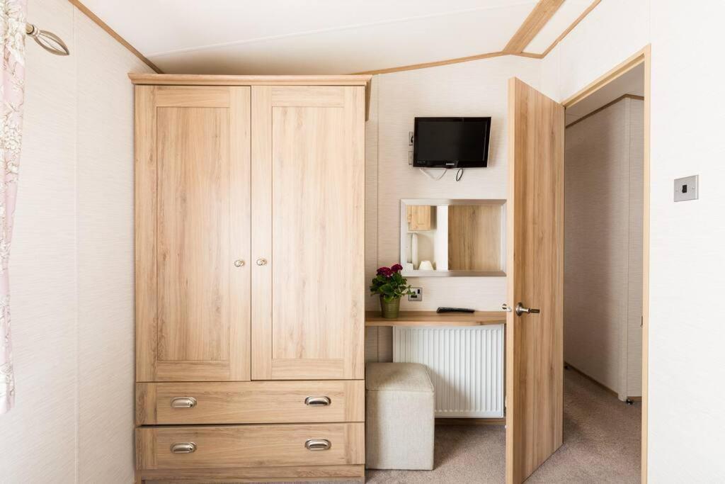 Waters Edge, Hoburne Cotswolds Villa South Cerney Luaran gambar