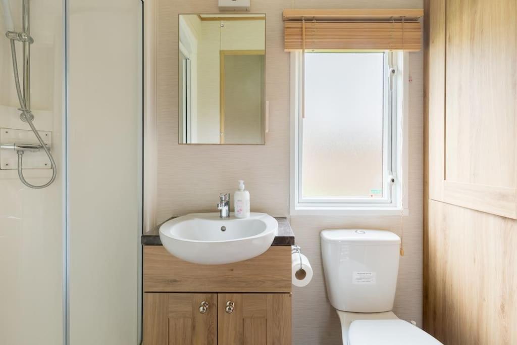 Waters Edge, Hoburne Cotswolds Villa South Cerney Luaran gambar
