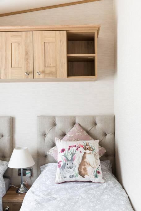 Waters Edge, Hoburne Cotswolds Villa South Cerney Luaran gambar