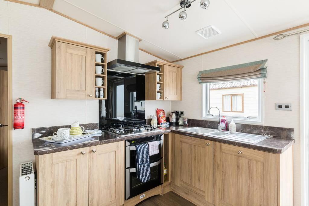 Waters Edge, Hoburne Cotswolds Villa South Cerney Luaran gambar