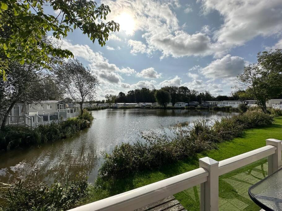 Waters Edge, Hoburne Cotswolds Villa South Cerney Luaran gambar