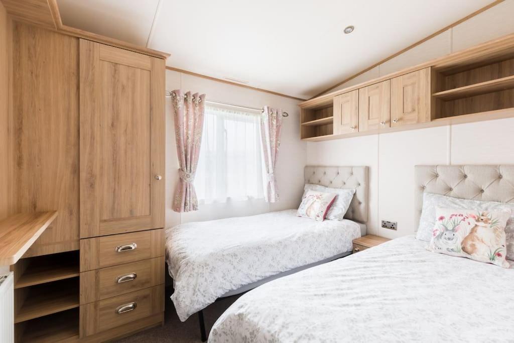 Waters Edge, Hoburne Cotswolds Villa South Cerney Luaran gambar