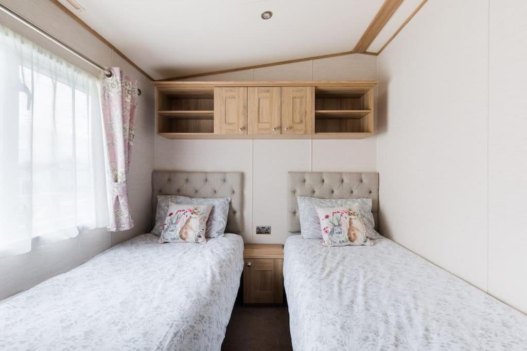 Waters Edge, Hoburne Cotswolds Villa South Cerney Luaran gambar