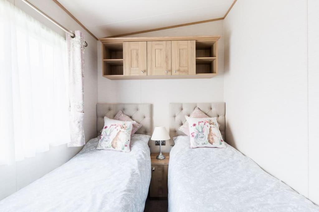 Waters Edge, Hoburne Cotswolds Villa South Cerney Luaran gambar