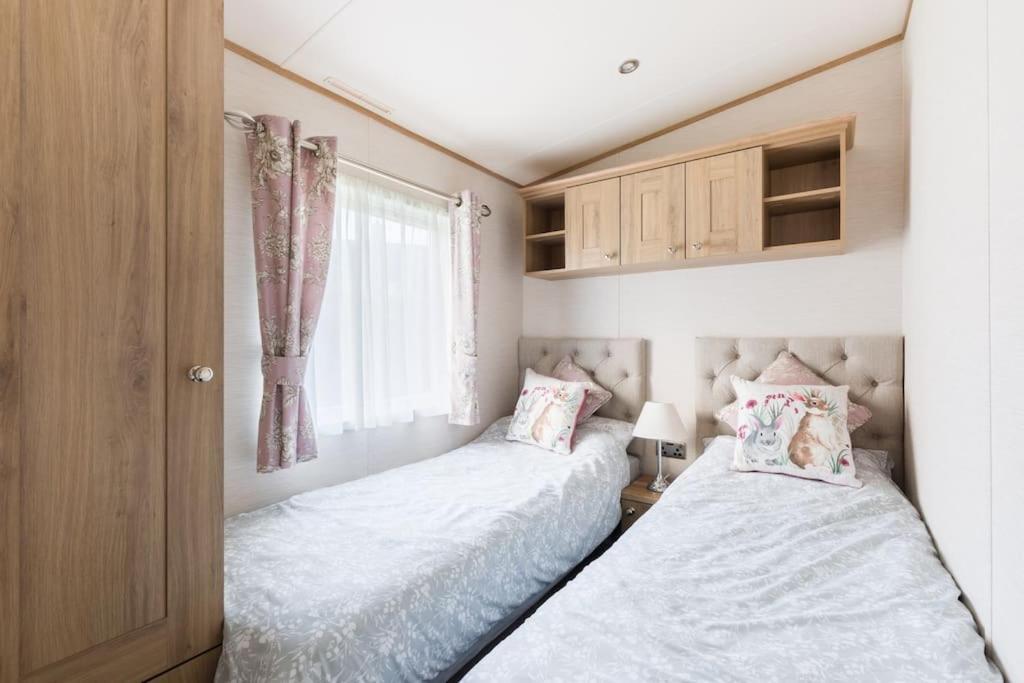 Waters Edge, Hoburne Cotswolds Villa South Cerney Luaran gambar