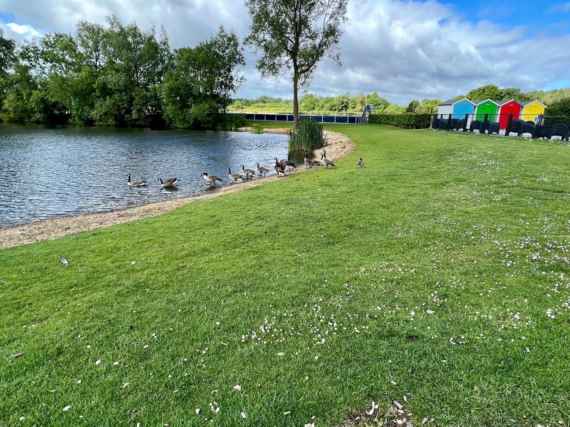 Waters Edge, Hoburne Cotswolds Villa South Cerney Luaran gambar